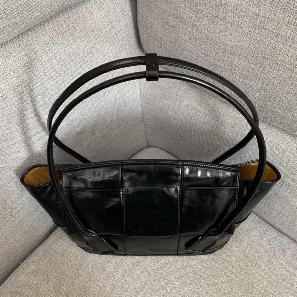 bottega veneta arco slouch bag - Image 4