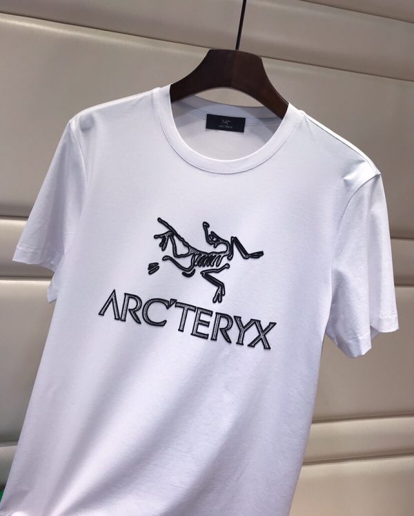 Arcteryx) Archeopteryx 23ss spring and summer short-sleeved round-neck T-shirt, high-definition jade silk fabric super skin-friendly and comfortable, brand letter logo - Image 3