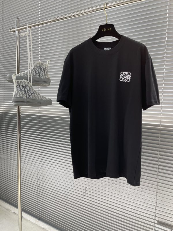 Loew couple classic logo short sleeves, absolutely popular new style, although LOEWE will launch a similar style design every year