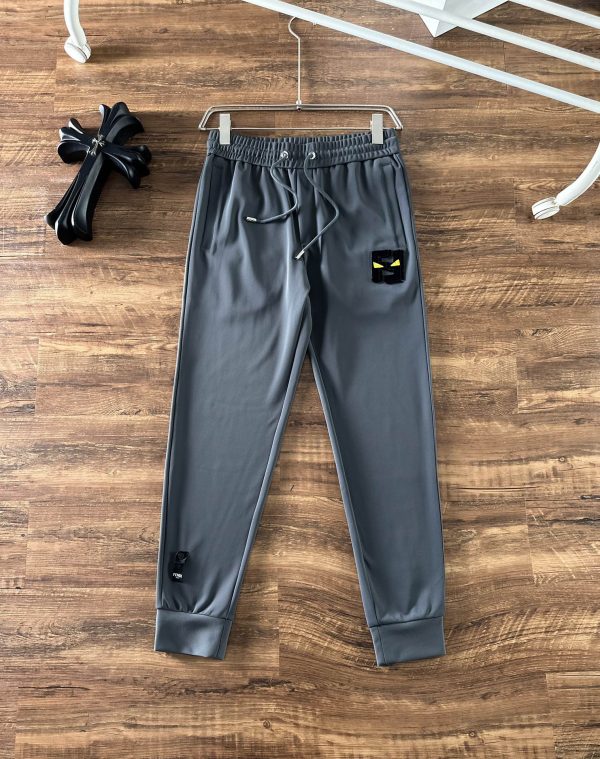 LOEWE2023ss latest high-end quality ▪️The pattern, fabric and hardware are all customized at the counter at 1:1 The trousers are made of 100% pure cotton fabric, and after heavy washing, the trousers are very soft