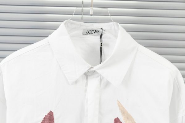 LOEWE 's new best-selling Spirited Away embroidery faceless men's long-sleeved shirt men's and women's tops are made of 100% cotton fabrics to support a good version - Image 9