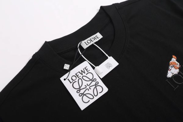 Loewe, Loewe 23ss embroidered Logo back print couple short-sleeved T-shirts. High-end minimalist style that never gets tired of looking at white, two-color three-dimensional embroidery puppy ? - Image 4