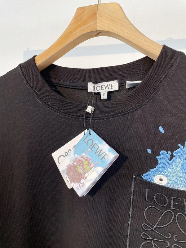 LOEWE # Exclusive custom weaving and dyeing pure cotton material has a superb texture, high-quality embroidery on the front chest, small flames, small flames, Haer's moving castle, solid color, simple and all-match models - Image 7