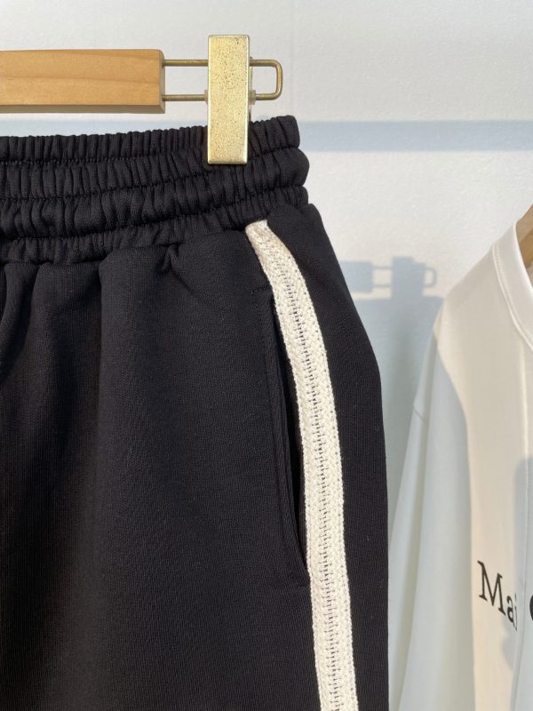 LOEWE# Exclusive custom weaving and dyeing pure cotton material has a superb texture. Front and rear panels are embroidered with a small Loewe logo - Image 10