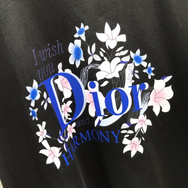 Dior2023 spring and summer men and women of the same style ?round neck short-sleeved T-shirt, Italian original order channel, very personalized and high-end style, logo pattern embossed craft design! Couple style cotton short-sleeved T-shirt - Image 3