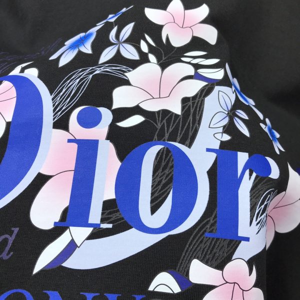 Dior2023 spring and summer men and women of the same style ?round neck short-sleeved T-shirt, Italian original order channel, very personalized and high-end style, logo pattern embossed craft design! Couple style cotton short-sleeved T-shirt - Image 5