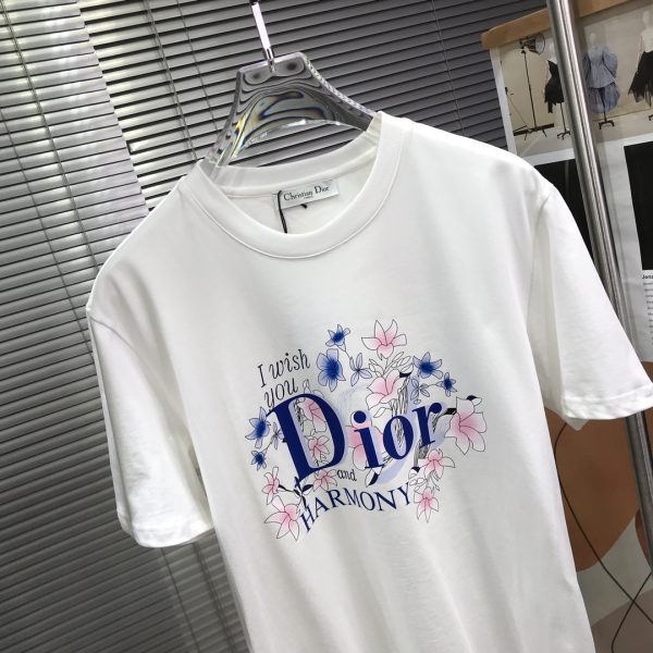 Dior2023 spring and summer men and women of the same style ?round neck short-sleeved T-shirt, Italian original order channel, very personalized and high-end style, logo pattern embossed craft design! Couple style cotton short-sleeved T-shirt - Image 7