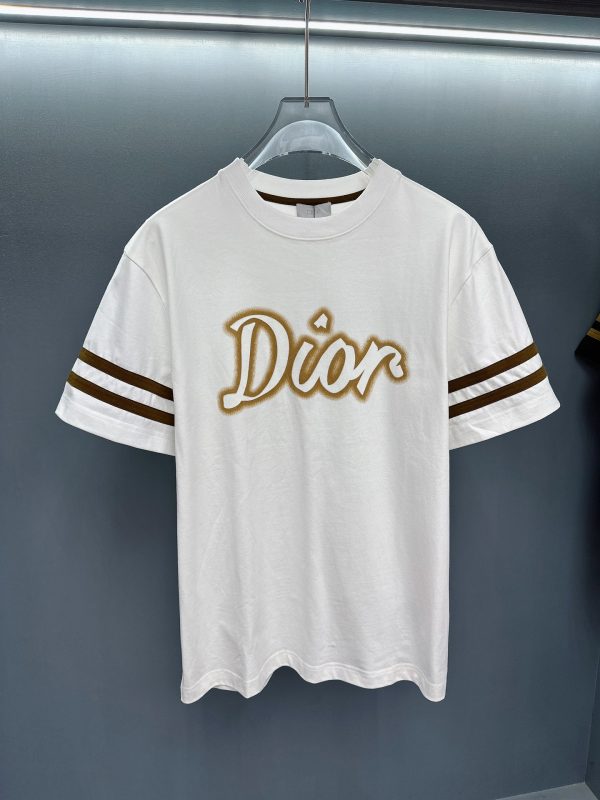 Dior2023 spring and summer new men's and women's same style ? short-sleeved T-shirts, available at counters at the same time! Customized exclusive pure cotton fabric, customized original craft thread, heavy industry letter logo craft design on the chest - Image 4