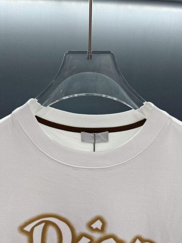 Dior2023 spring and summer new men's and women's same style ? short-sleeved T-shirts, available at counters at the same time! Customized exclusive pure cotton fabric, customized original craft thread, heavy industry letter logo craft design on the chest - Image 6