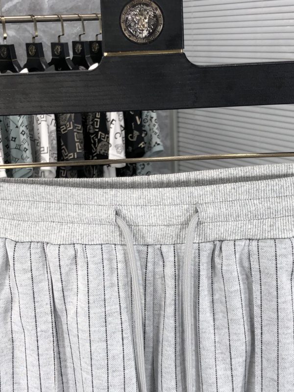 DIOR 2023 summer new casual shorts, the upper body is very comfortable to wear, the trousers are cut in 1:1, the hallowed casual shorts - Image 5