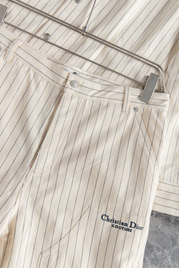 Dior/ stripe embroidery apricot jeans! Special counter 7000k to buy the original pattern opening, fixed weaving, fixed dyeing, stripe cycle pure cotton denim denim fabric, the original gray fabric is washed and desizing treatment, and the hand feel is restored to the fabric surface, and the fluffy feeling is super silky - Image 15