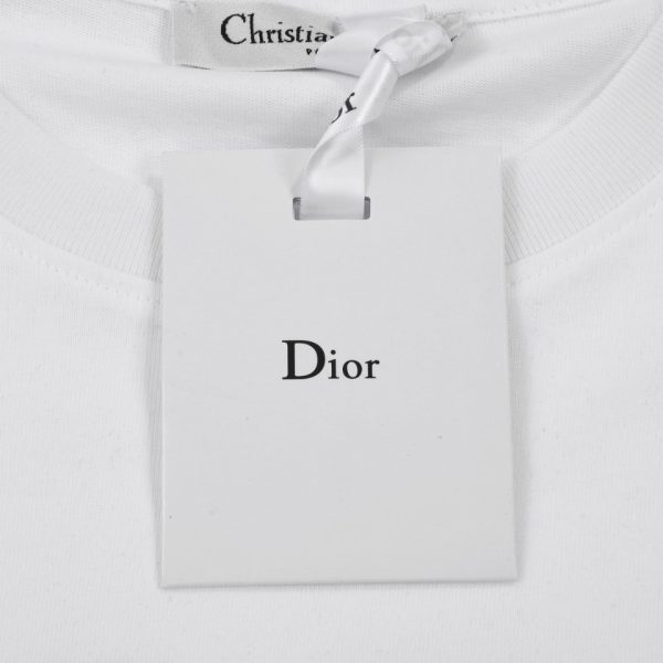 The DIOR gradient flower embroidery logo is exquisitely upgraded, inspired by the retro of the 1980s original fabric - Image 6