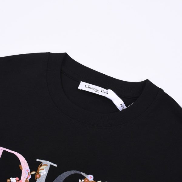 The DIOR gradient flower embroidery logo is exquisitely upgraded, inspired by the retro of the 1980s original fabric - Image 10