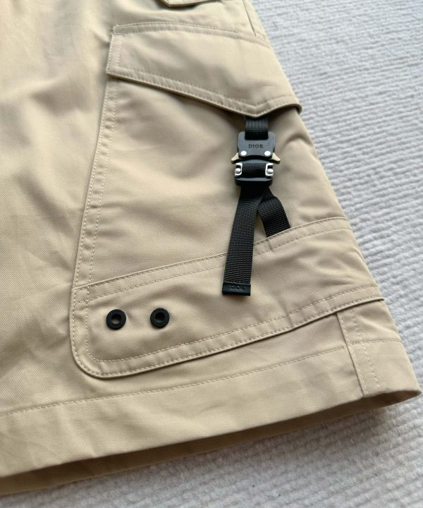 ꫛꫀꪝ❥ ???? Overalls These cargo pants combine utilitarian aesthetics with modern appeal. Crafted from beige cotton-blend canvas, it's finished with a tonal embossed Dior signature on the back for added sophistication - Image 3