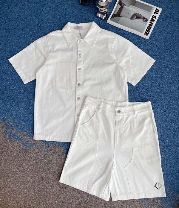 Dior's spring and summer new twill denim denim cotton fashion lapel denim shirt, a wonderful interpretation of the new CD DIAMOND series. The CD DIAMOND pattern is sometimes transformed into exquisite prints, decorating shorts and work jackets, showing a modern posture and showing a free and easy style. Casual Cropped Denim Shirt Set - Image 2