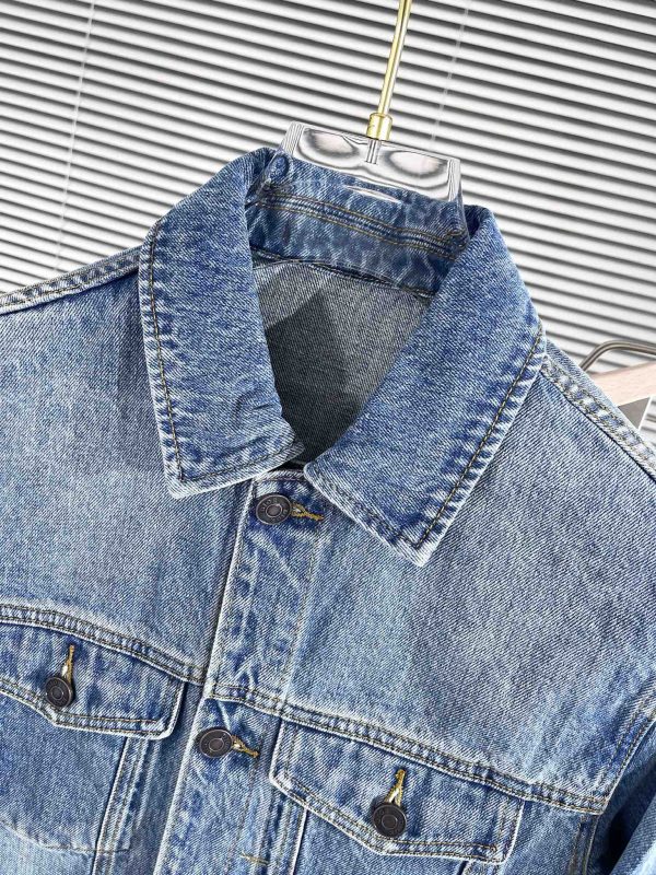 Dior2023SS latest heavy industry denim jacket The upper body reveals the complexion and is suitable for daily use! The high-quality fabrics are integrated with the tailoring design of the body. After the designer's simple embellishment and sublimation design techniques, the iconic trend style captures the hearts of fashionistas. - Image 4