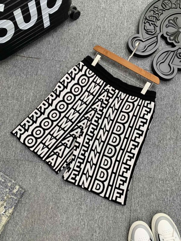 Fendi 2022ss early autumn new knitted shorts, made of 380g thick fabric, drawn by imported Tajima embroidery machine, customized accessories