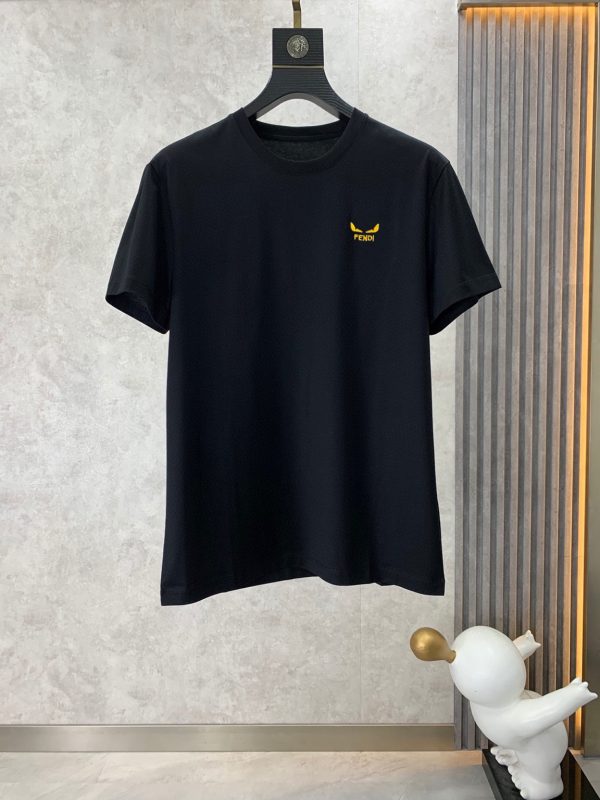 Fendi 2023 men's round neck short-sleeved T-shirt is new! Signature embroidered small LOGO, simple but exquisite, selected customer-supplied imported fabrics