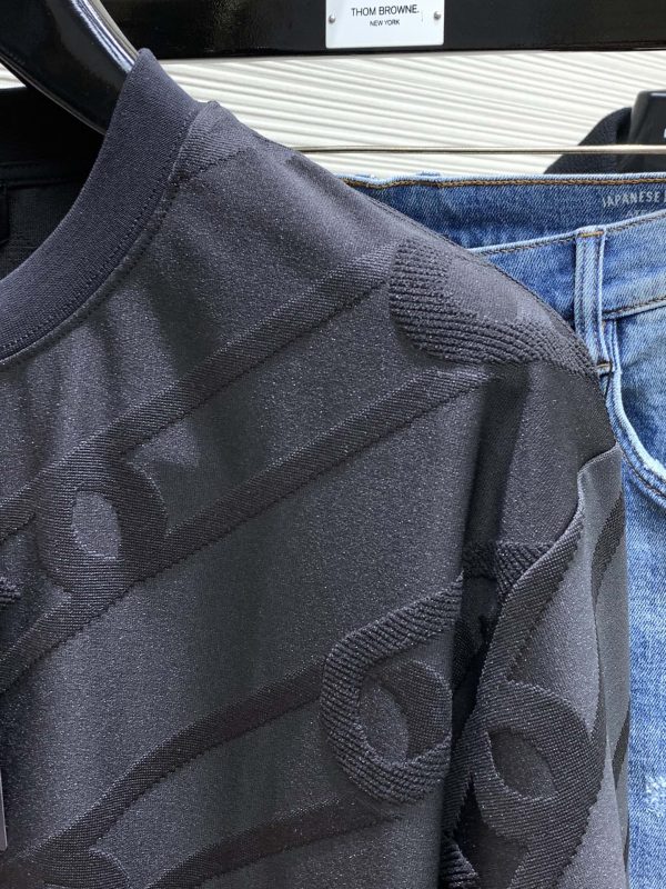 A set of FENDI, the latest summer product of 2023, is available at counters at the same time, the original order is ruthless, casual and fashionable round neck short-sleeved suit - Image 6