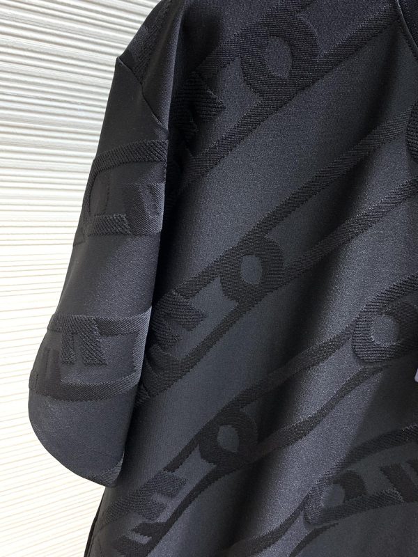 A set of FENDI, the latest summer product of 2023, is available at counters at the same time, the original order is ruthless, casual and fashionable round neck short-sleeved suit - Image 7