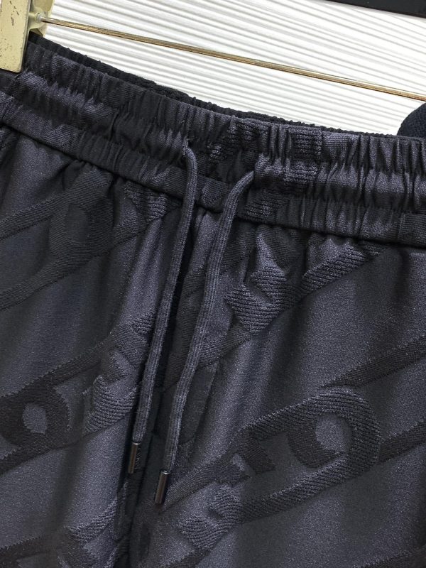 A set of FENDI, the latest summer product of 2023, is available at counters at the same time, the original order is ruthless, casual and fashionable round neck short-sleeved suit - Image 11