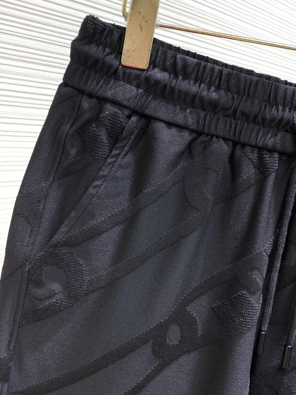 A set of FENDI, the latest summer product of 2023, is available at counters at the same time, the original order is ruthless, casual and fashionable round neck short-sleeved suit - Image 12
