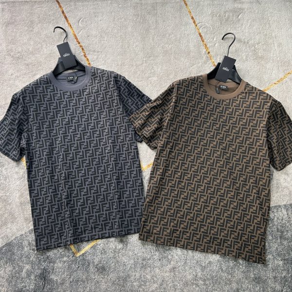 Pure original Fendi/ summer classic presbyopia full F printing couple bottoming shirt men and women the same round neck short-sleeved T-shirt, two-color spot