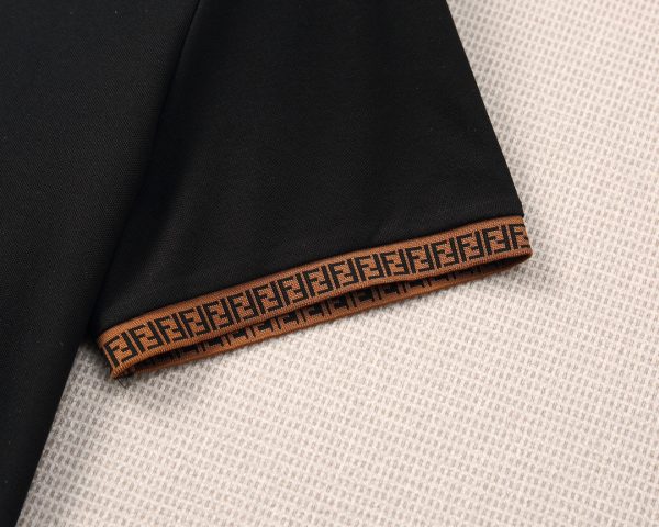 Fendi/23 spring and summer fashion short-sleeved mercerized pearl cotton polo shirt! Version: High-end fashion aesthetic design combined with three-dimensional cutting version makes wearing more comfortable and ornamental - Image 4
