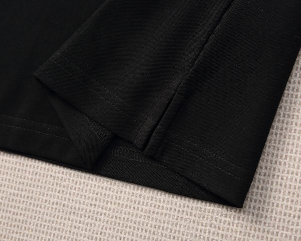 Fendi/23 spring and summer fashion short-sleeved mercerized pearl cotton polo shirt! Version: High-end fashion aesthetic design combined with three-dimensional cutting version makes wearing more comfortable and ornamental - Image 3