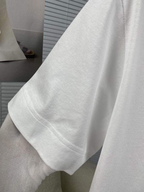 Fendi 2023 new short-sleeved T-shirt, stylish and stylish, simple and versatile. The version is crisp, classic Fanjia logo, new technology matching, comfortable to wear - Image 6