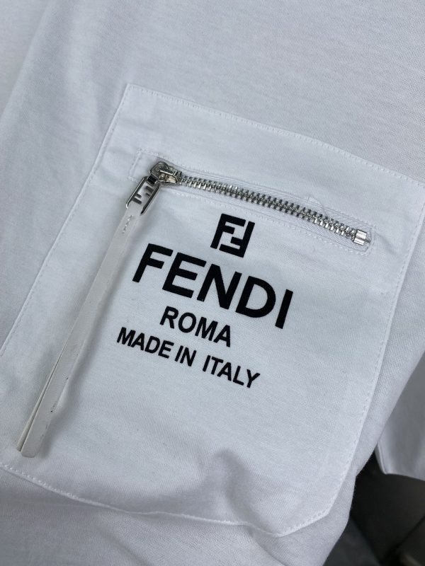 Fendi 2023 new short-sleeved T-shirt, stylish and stylish, simple and versatile. The version is crisp, classic Fanjia logo, new technology matching, comfortable to wear - Image 5