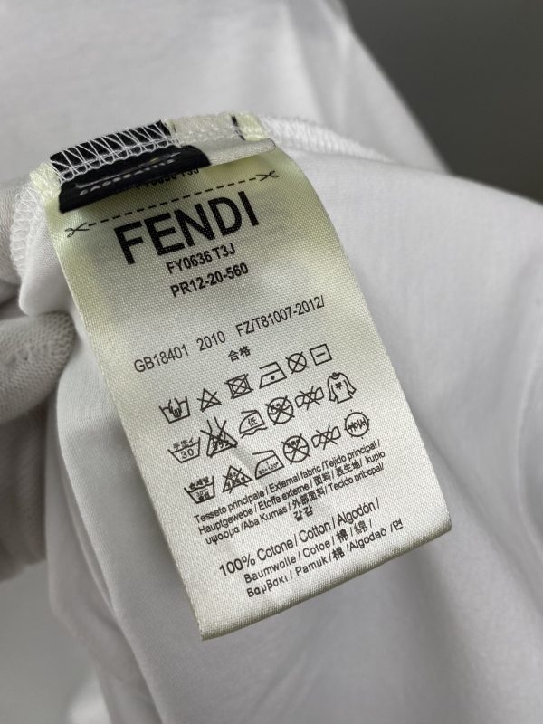 Fendi 2023 new short-sleeved T-shirt, stylish and stylish, simple and versatile. The version is crisp, classic Fanjia logo, new technology matching, comfortable to wear - Image 3