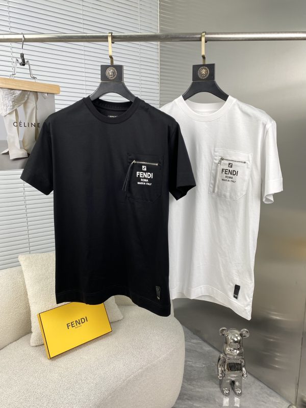 Fendi 2023 new short-sleeved T-shirt, stylish and stylish, simple and versatile. The version is crisp, classic Fanjia logo, new technology matching, comfortable to wear