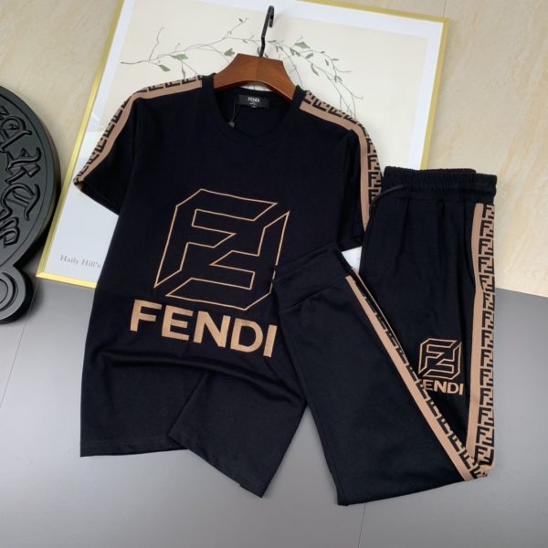 Fendi 2023 round neck and short-sleeved suit The upper body of pure cotton double yarn fabric will not be stuffy, smooth and comfortable skin-friendly effect is more breathable