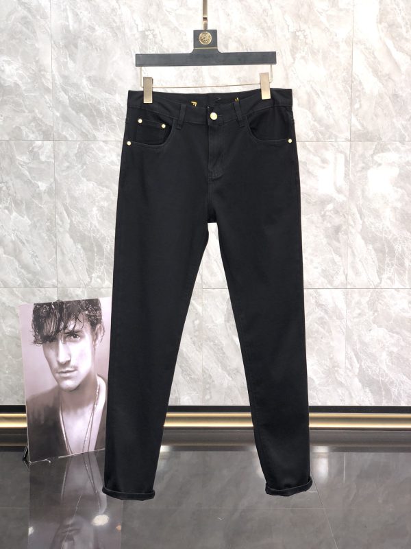 FENDI 2023 spring and summer new jeans, the first release on the whole network, the hot style is coming, the official website is synchronized, the latest fashion show in Paris fashion week, fashionable primary color yeast washing process - Image 2