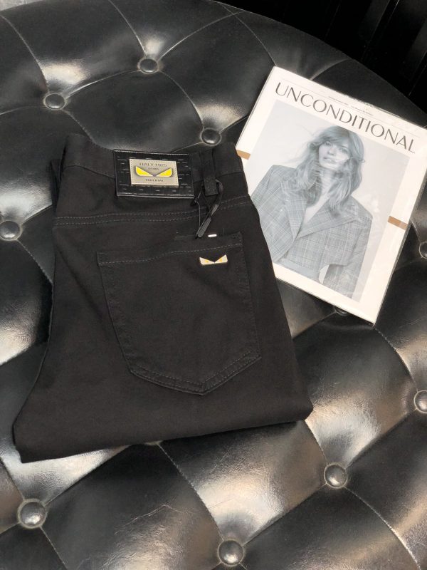 FENDI 2023 spring and summer new jeans, the first release on the whole network, the hot style is coming, the official website is synchronized, the latest fashion show in Paris fashion week, fashionable primary color yeast washing process - Image 5