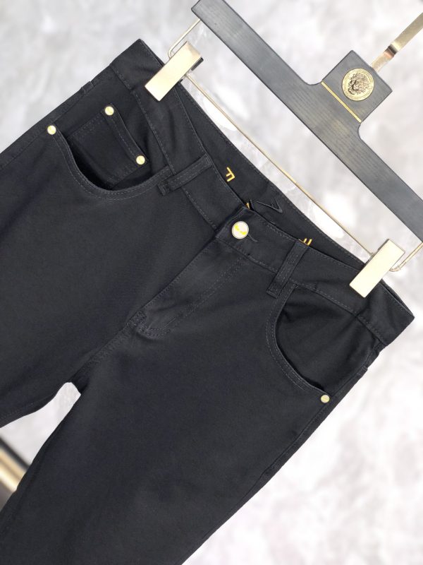FENDI 2023 spring and summer new jeans, the first release on the whole network, the hot style is coming, the official website is synchronized, the latest fashion show in Paris fashion week, fashionable primary color yeast washing process - Image 6