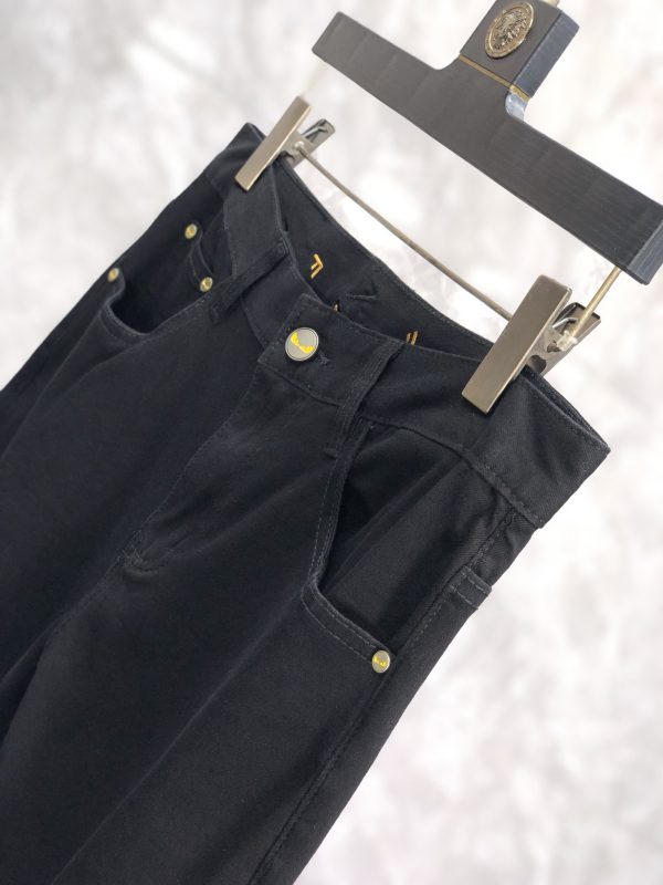 FENDI 2023 spring and summer new jeans, the first release on the whole network, the hot style is coming, the official website is synchronized, the latest fashion show in Paris fashion week, fashionable primary color yeast washing process - Image 8