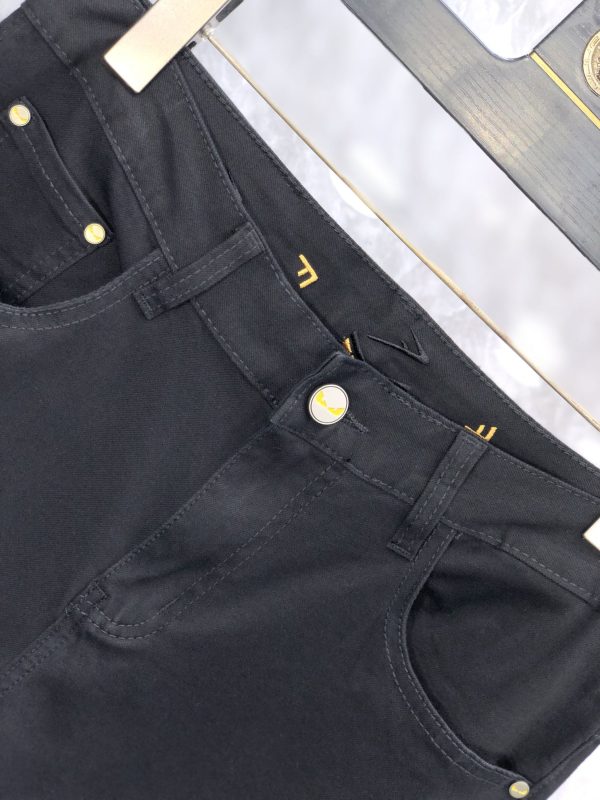 FENDI 2023 spring and summer new jeans, the first release on the whole network, the hot style is coming, the official website is synchronized, the latest fashion show in Paris fashion week, fashionable primary color yeast washing process - Image 9