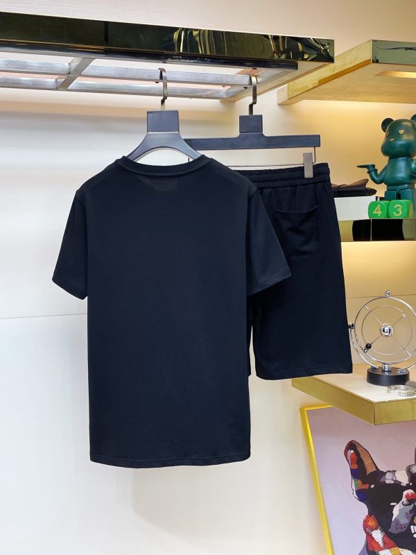 Brand [FENDI] 2023 new men's short-sleeved shorts suit! Synchronous sales on the official website! High-end version on the market - Image 5