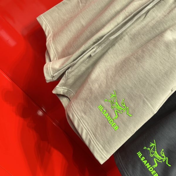 JIL SANDER and Arc'teryx co-branded 2023AW new product launch ?The new shorts are available at the counter simultaneously, 100% imported high-woven cotton fabric, restore the high-end quality of the counter, comfortable, sweat-absorbing and breathable The original version has the same line, simple, fashionable and versatile - Image 5
