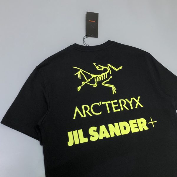Jil Sander x Arcteryx joint limited-edition T-shirt, made of cotton 32-count double-ply yarn, logo letter on the front chest, joint logo on the back panel, loose fit. Size: M-XXL - Image 4