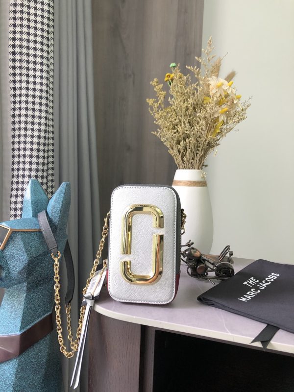 THE Marc Jacobs Vertical Phone Bag Saffiano Leather White Model M0016765—098