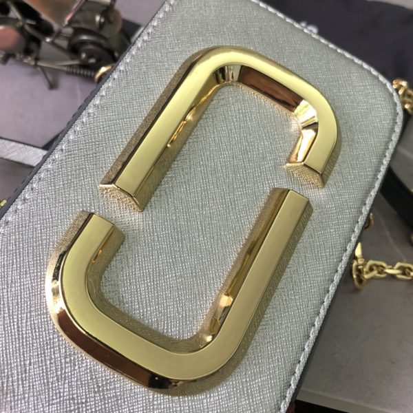 THE Marc Jacobs Vertical Phone Bag Saffiano Leather White Model M0016765—098 - Image 4