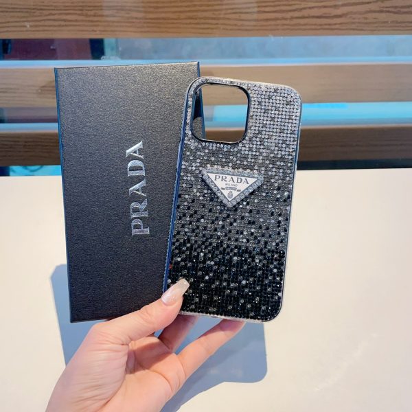 PRADA official website same style flash diamond all-inclusive mobile phone case, precise hole position bingbing