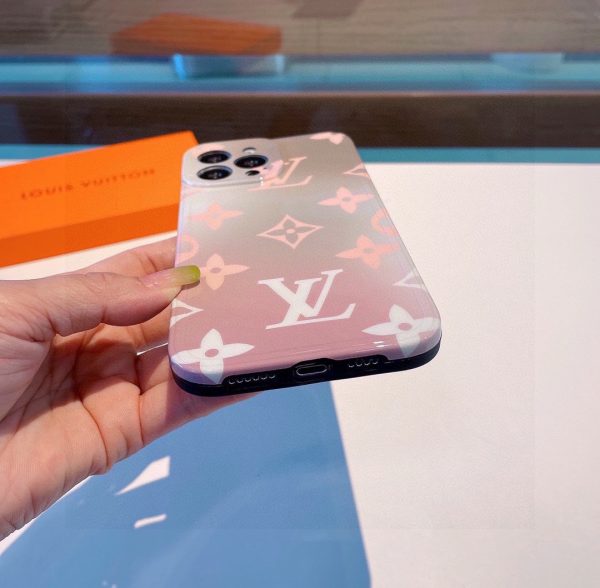 Louis Vuitton official website synchronizes the latest color gradient mobile phone case, LV fine hole mobile phone case IMD material B - Image 6