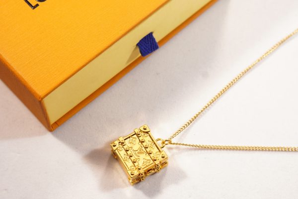 The Trunk Locket necklace is a testament to Louis Vuitton's passion for exquisite suitcases - Image 3