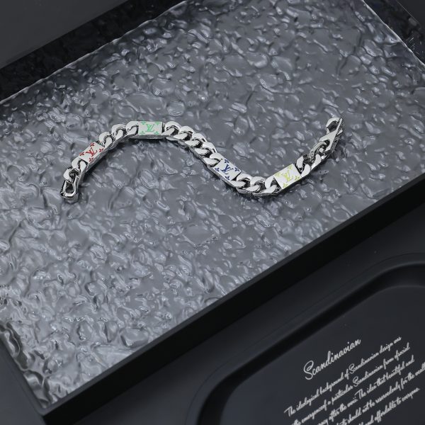 The Monogram Tied Up bracelet is forged from polished metal into a connecting plaque with LV lettering and Monogram flowers engraved on both sides - Image 3