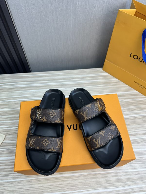 Louis Vuitton LV Men’s Slippers D