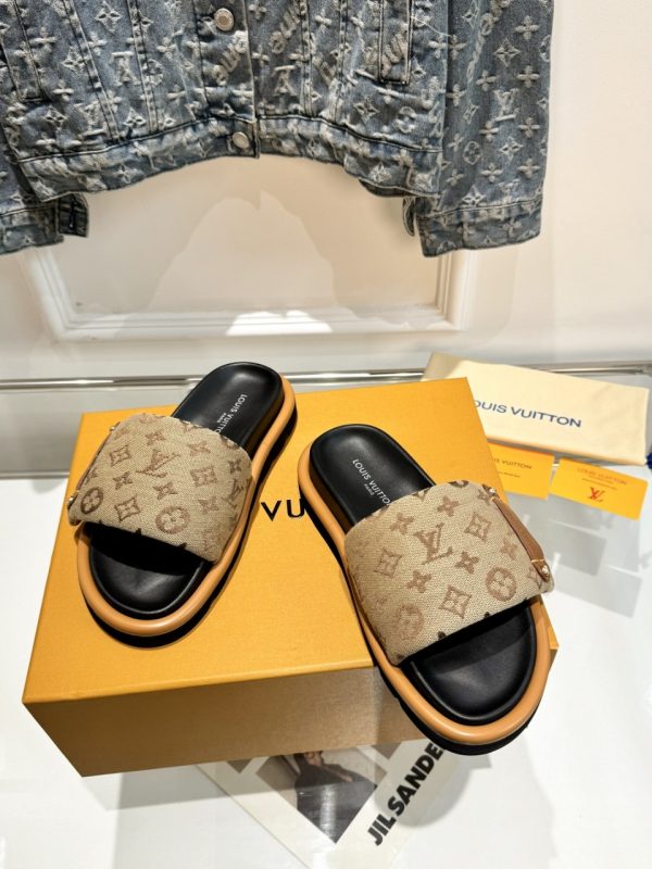 Louis Vuitton LV Couple Slippers A